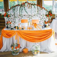 Оранжевая свадьба - цветочные композиции, задник, президиум