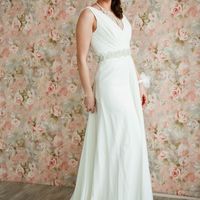 Корсет платья фиксируется с помощью боковой потайной молнии, подходит для невест от 40 до 46 размера. Новая цена 8900 руб.