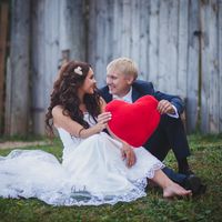 Свадьба на мельнице, свадебная прическа из длинных волос, розовый букет, живые эмоции, свадебные аксессуары, буквы