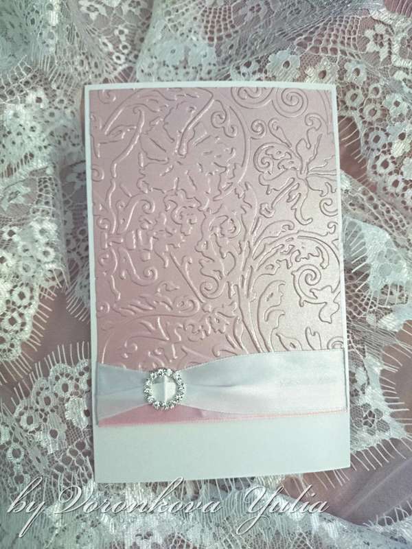 Классическое приглашение на свадьбу с пряжкой из дизайнерской бумаги - фото 2592297 Exclusive подарки ручной работы