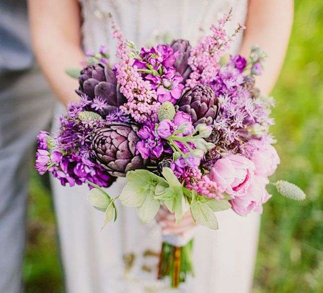 Яркий сиренево-фиолетовый букет невесты из тюльпанов и фиалок - фото 2860293 Bouque Tio- агентство по организации свадеб