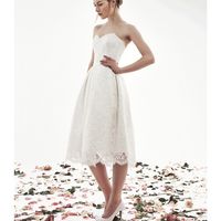 платье "Сью" из коллекции  Модного Дома Юнона

Короткое свадебное платье из нежного кружева с пышной юбкой.
