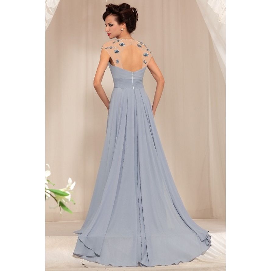 Подружка невесты в длинном, с расклешенным низом, шлейфом, голубом платье с открытой спиной и прозрачными, с цветочным декором - фото 2587783 O`Primes нарядные платья