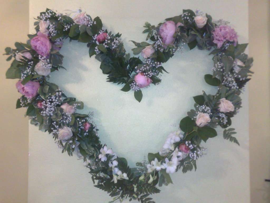 Сердце из живых цветов с пионами - фото 3215255 Дизайн-студия "Мишка" - оформление свадьбы