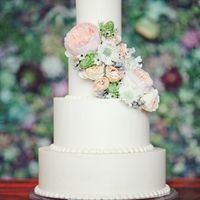 Нежный торт в пастельных тонах