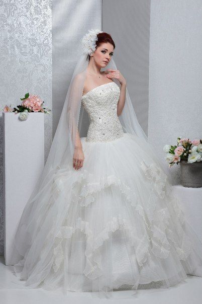 заниженная талия
размер 42-44-46
цвет айвори
юбка пышная
18 000 - фото 2674055 Bridemart - свадебные платья