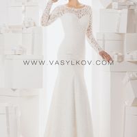 Нежное кружевное платье с длинными рукавами и закрытой кружевом спинкой идеально подойдет нежной и романтичной невесте. Цена 26 900 руб