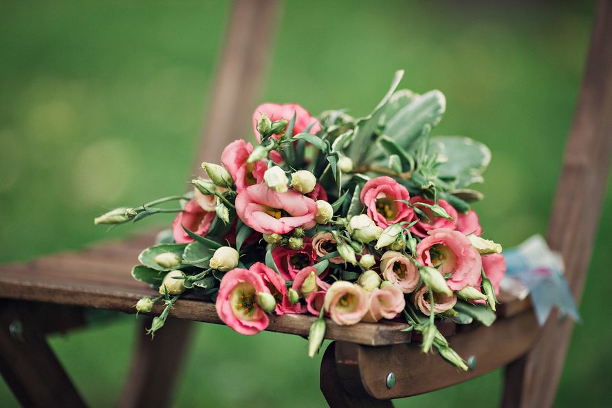 Букет невесты из розовых эустом и зеленого лигуструма  - фото 3398003 Фотограф Алёна Парфёнова