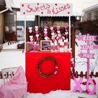Фотозона "Sweet's & Kisses"
Стоимость аренды 2000 рублей.