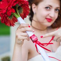 Букет невесты из красных гербер для тематической свадьбы в стиле Coca-Cola 