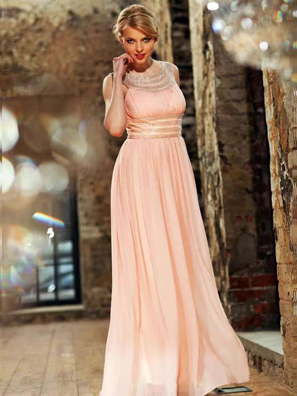 Подружка невесты в розовом длинном платье, украшенные
стразами  - фото 1569149 "Светлая чайка" - cвадебный салон