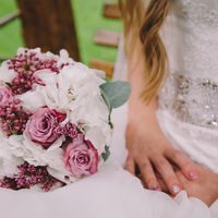 Букет невесты из белых гортензий, розовых роз и розового аллиума