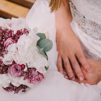 Бело-розовый букет невесты из гортензий и роз