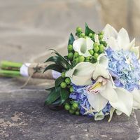 Букет невесты из белых калл, орхидей, голубой гортензии и зеленого гиперикума
Цена - 3399 р.

При репосте скидка 5% участникам группы. 

Звони сейчас 8961-5257381 и закажи этот чудесный букет! ☺ ❤ 