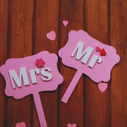 Деревянные таблички для романтичной фотосессии Mr и Mrs  прокат