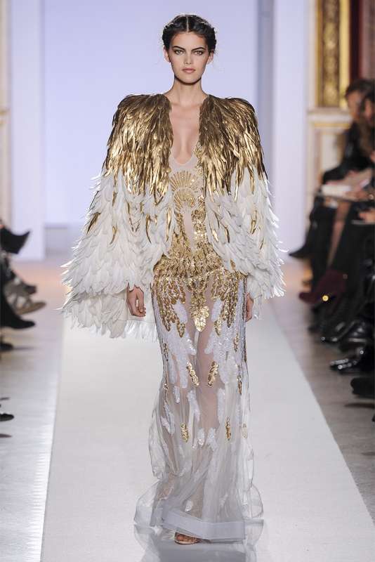 Полупрозрачное платье с золотыми пайетками и глубоким вырезом  - фото 3144465 Рита Голицына