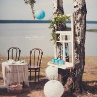 Свадебные декорации на берегу озера