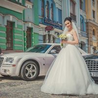 Прогулка невесты в городе