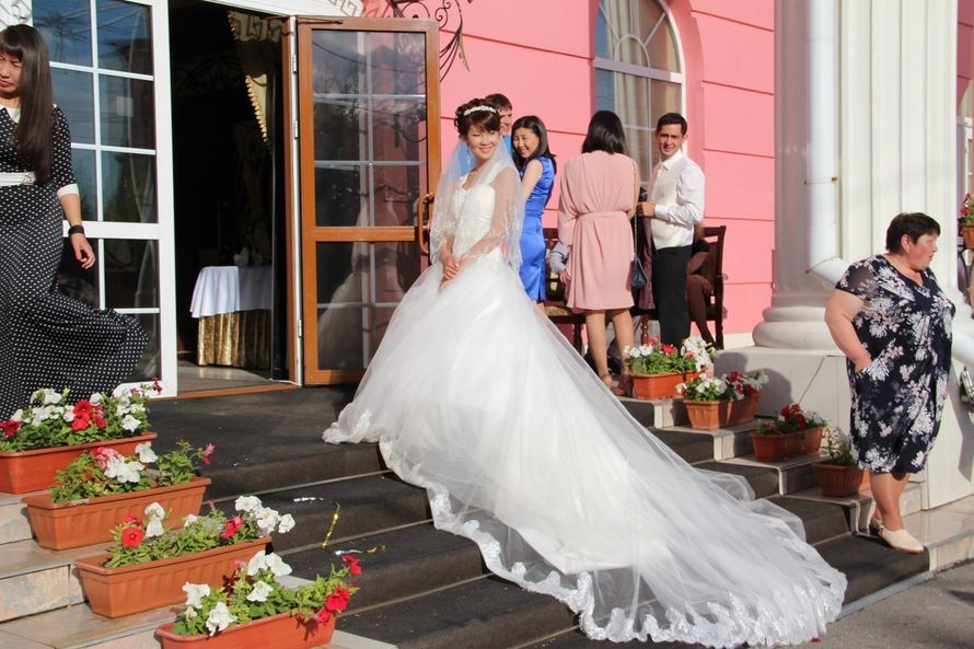 Королевское платье на невесте Евгении!Счастья вам и благополучия! - фото 14892610 Свадебный салон Юлии Савиной