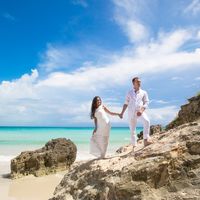 жених и невеста, съемка в Доминикане,  пляж Макао,  скалы, небо