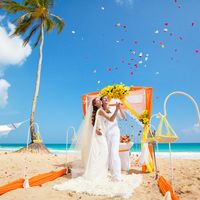 жених и невеста, съемка в Доминикане,  пляж Макао, океан, улыбка, любовь, счастье, молодость, свадьба