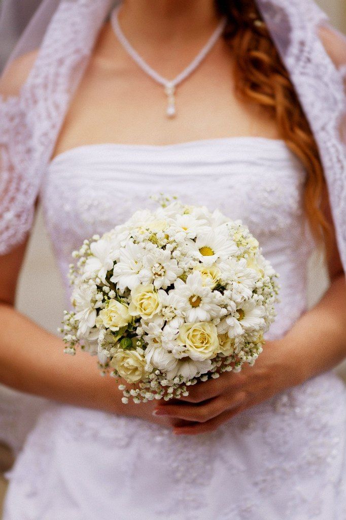 Букет невесты из белых ромашек, гипсофилы и роз  - фото 3244709 A and C Wedding - свадебное агентство 