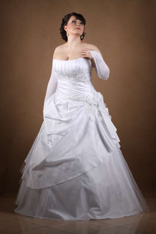 "Паола" Размер: 54  Цвет: Белый. Одно из самых популярных свадебных платьев из моделей большого размерного ряда. Удобное,красивое, элегантное, прекрасно смотрится на девушках от 50 до 60 размера - фото 3279535 Невеста01