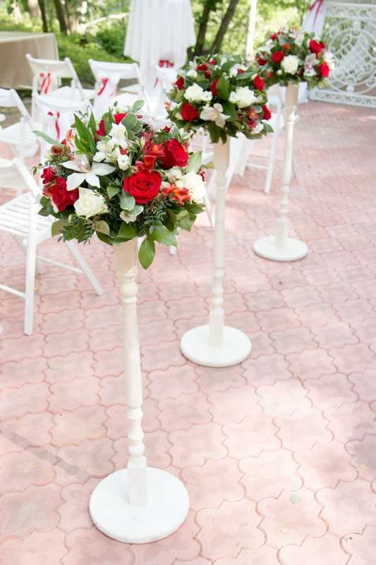 Стойки с живыми цветами для декора выездной регистрации - фото 5696339 Агентство "Идеальная свадьба"