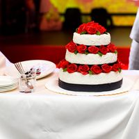 Безупречной красоты торт на свадьбе Ани и Коли! Полная серия фотографий на моём сайте, ссылка в профиле.