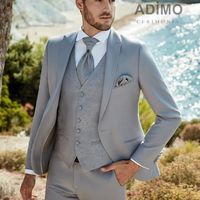 Светло-серый костюм-тройка Lecce Adimo