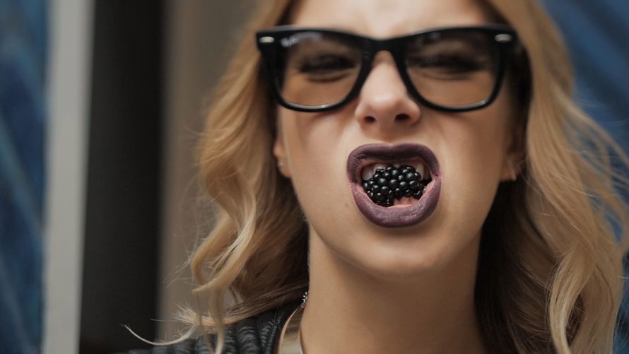 Ксюша лп и аня. Анютка малютка лайкер. Новое видео про аню. Видео аня цвета. Видео аня.