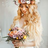 Невеста Мария. Букет с пионовидной розой Джульетта, сиреневыми розами, бувардией, купальницей и эвкалиптом