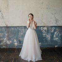 Больше фото: 

Свадебное платье «Виктория»
Цена: 40 900 ₽

Возможные цвета:
- молочный
- нежно-розовый
- светло-персиковый
- светло-кофейный
- бежевый
- припыленно-сиреневый
- припыленно-серый

При отсутствии в наличии нужного размера это платье может быт