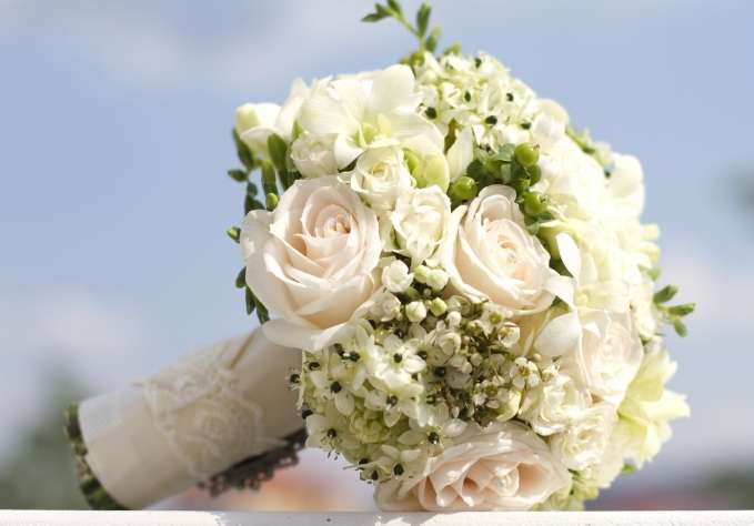 Букет невесты из белых роз, фрезий и орнитогалума - фото 3607817 ДекоСтудия ФаСоль