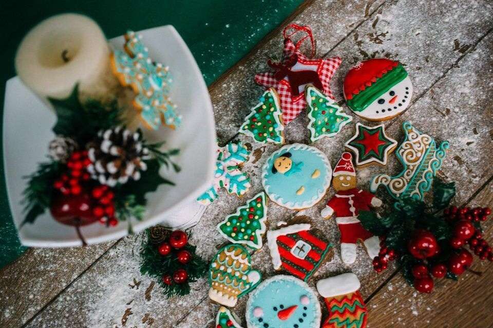 Оформление для новогодней фотосессии с использованием имбирных пряников, фетровых игрушек в виде снеговиков, звёзд,, ёлочных - фото 3563807 AnnJoy Cakes and CandyBars - торты и кенди-бары