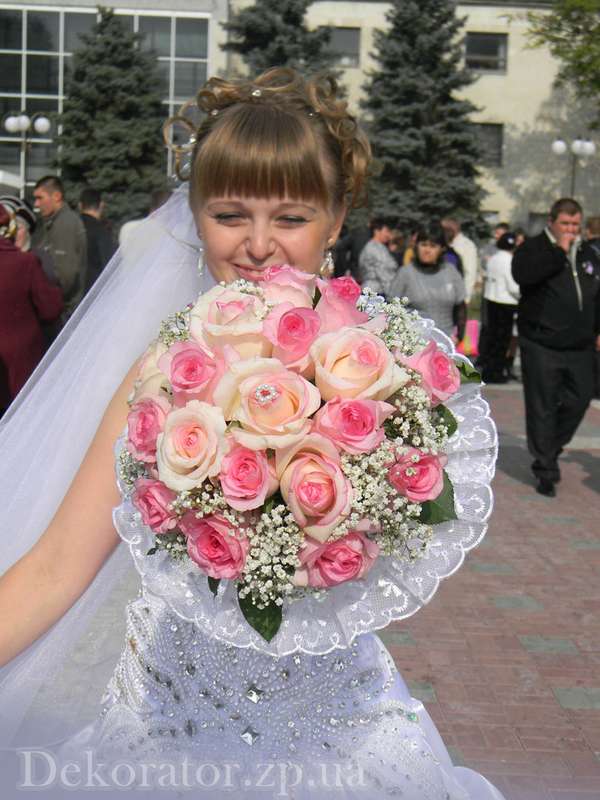 Букет невесты из роз и гипсофилы - фото 3560267 Студия свадебного дизайна Декоратор