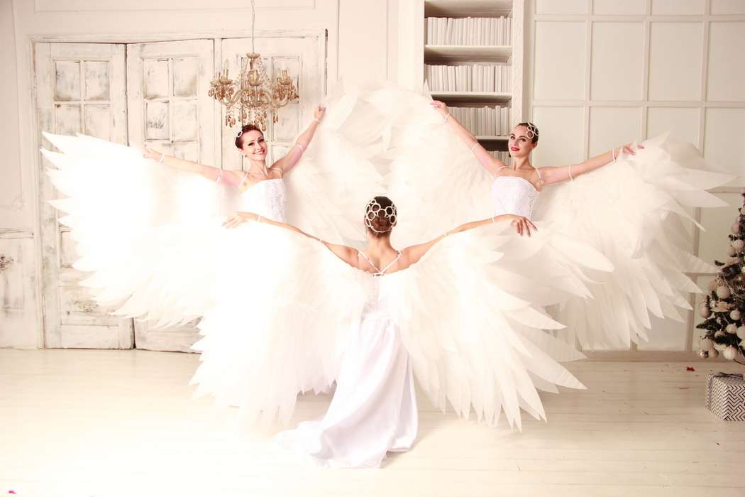 Танец ангелова. Свадебный танец. Танец ангелов. Шоу балет на свадьбу. Свадебный танец с ангелами.