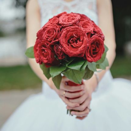 Букет невесты из красных  роз