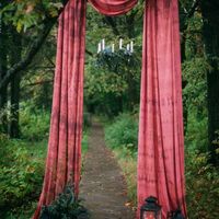 Арка для лесной свадебной церемонии