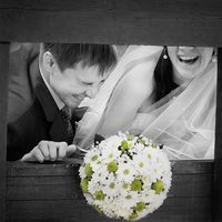 Букет невесты из белых ромашек и зеленых хризантем
