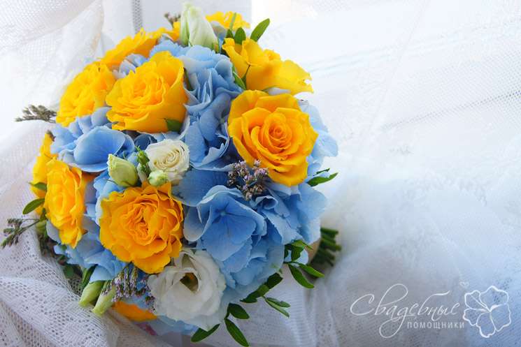Букет невесты из голубых гортензий, желтых роз и белых эустом - фото 2787689 Студия флористики и декора "Свадебные помощники"