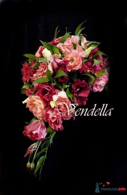 каскадный букет из розовой эустомы - фото 337313 Мастерская свадебной флористики Венделла