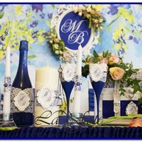 Декор свадебных аксессуаров: семейный очаг на 3 свечи, бутылки шампанского, бокалы 2 шт. 
Стоимость 5 500 руб.