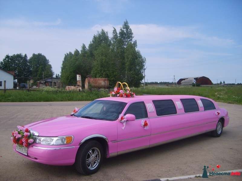 Лимузин Линкольн розовый, 11 мест - фото 406692 Салон "Свадебная Роскошь" - кортеж