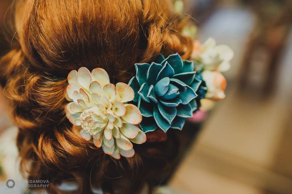 Причёску невесты украсили соцветия белой и зелёной каменной розы - фото 3328533 Фотограф Гамова Ирина