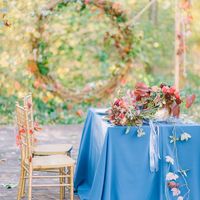 Свадебная фотозона для осенней свадьбы, стол молодоженов