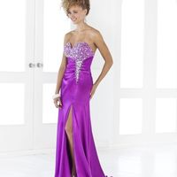 Подружка невесты в сиреневом