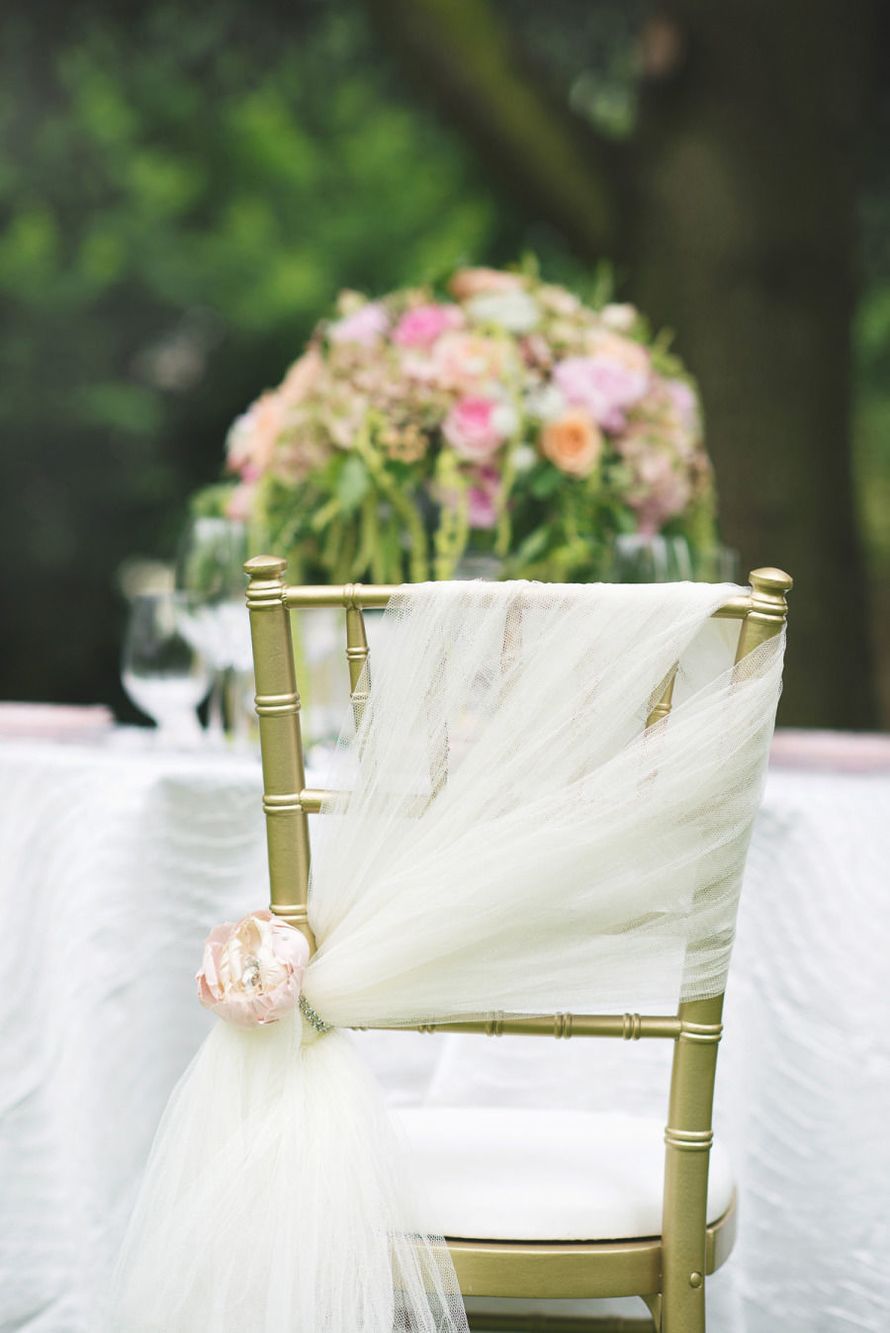 украсить стулья на свадьбу своими руками