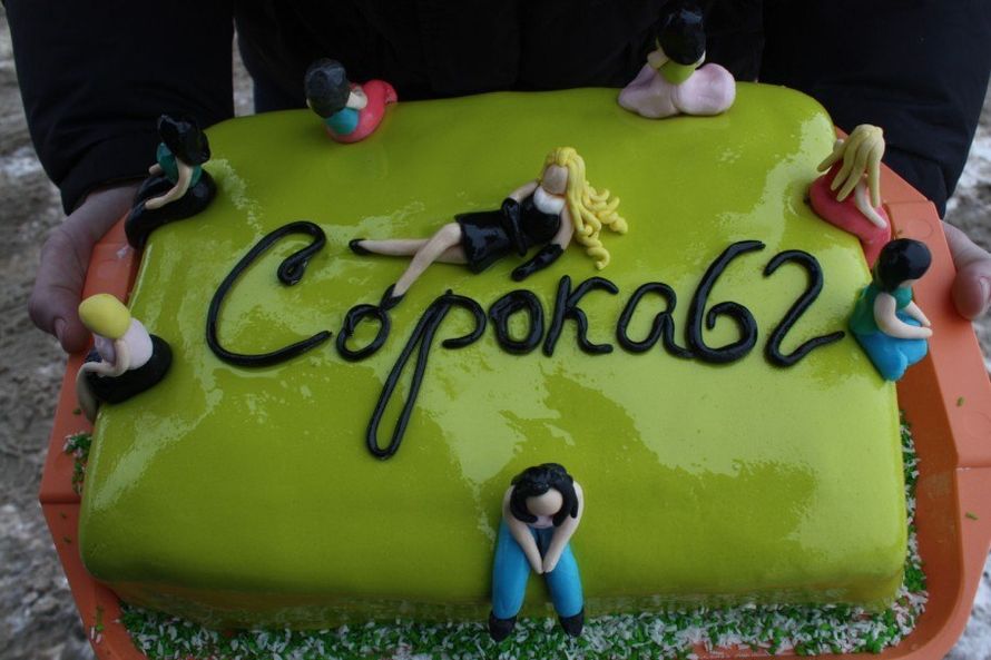 Слова на вынос торта на юбилей. Торт на корпоратив. Торт на корпоратив с логотипом компании. Корпоративный торт на день рождения. Торт на корпоратив компании из букв.