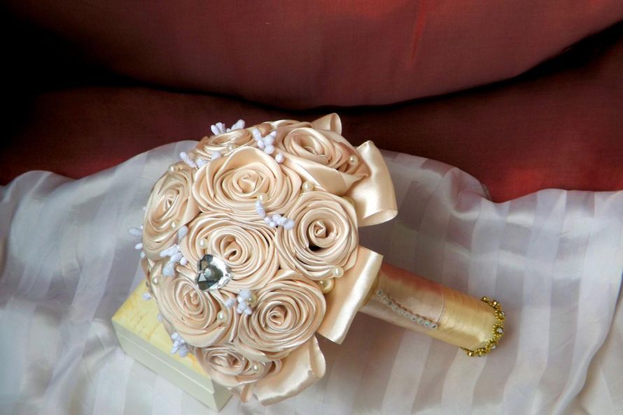 Букет невесты в кремовом цвете